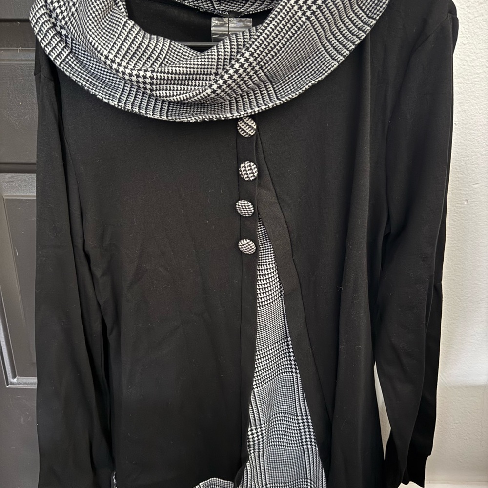 Premier Black and White Women's Cardigan with Houndstooth Details